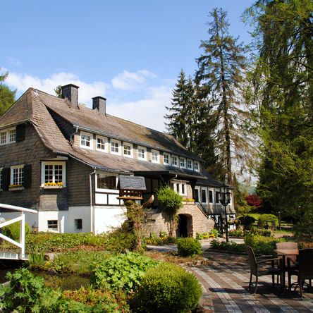 Stammhaus bei Sonnenschein 