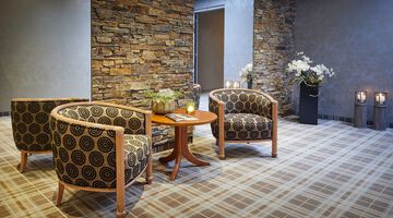 Sesselecke im Wellnessbereich des Hotel Quellenhof