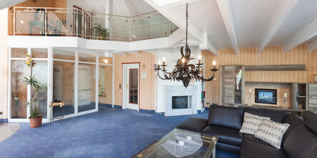 Einblick in den Wohnbereich im Penthouse mit Maisonette