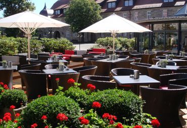 Bild zur News: neue Terrasse im Schlosshotel