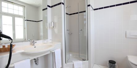 Deluxe Doppelzimmer Badezimmer Hotel Quellenhof