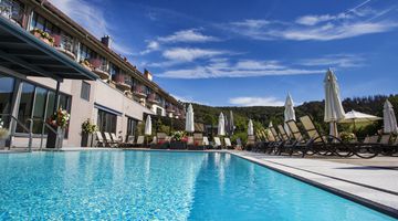 Außenpool des Göbel's Schlosshotel