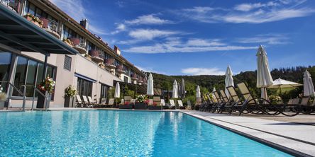 Außenpool des Göbel's Schlosshotel