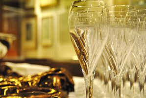 Sektgläser gefüllt mit Champagner