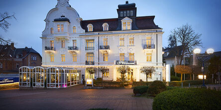 Hotel Quellenhof in Bad Wildungen in der Dämmerung