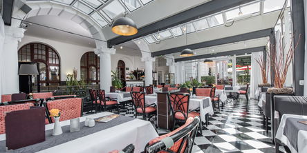 Innenraum des Wintergarten im Göbel's Hotel Quellenhof