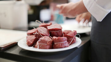 Rindfleisch in der Küche des Hotel Quellenhof