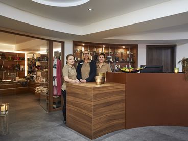 Wellnessbereich Rezeption im Hotel Quellenhof