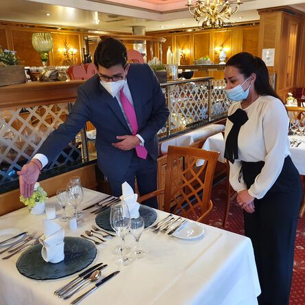 Azubi Anleitung im Restaurant Göbel's Hotel