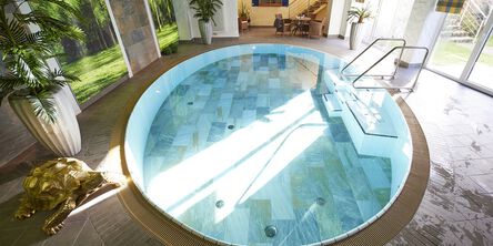 Innenpool im Göbel's Hotel Quellenhof