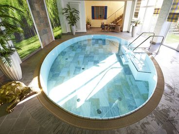 Innenpool im Göbel's Hotel Quellenhof