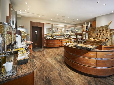 Großes Frühstücksbuffet im Göbel's Hotel Quellenhof