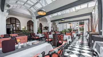 Innenraum des Wintergarten im Göbel's Hotel Quellenhof