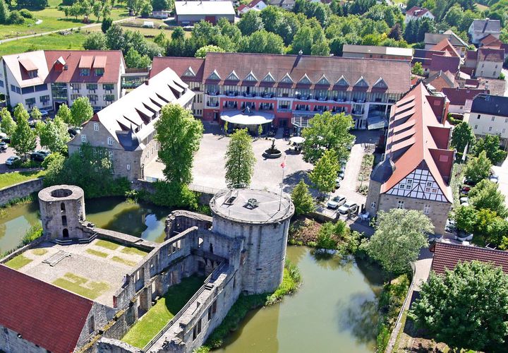 Blick von oben auf das Göbel's Schlosshotel Prinz von Hessen
