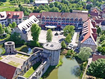 Aufnahme aus der Vogelperspektive des Schlosshotels Prinz von Hessen