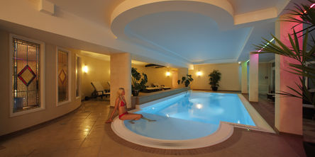 Innenpool des Hotel Quellenhof