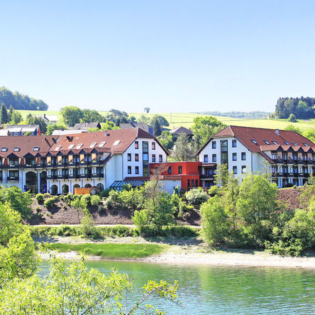 Außenansicht des Göbel's Seehotel Diemelsee