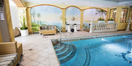 Treppe in den Innenpool 