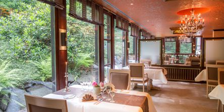 Gedeckte Tische im Restaurant 
