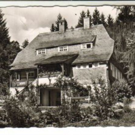 Schwarz-Weiß-Aufnahme des alten Haus am Stryck 