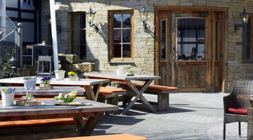 Die gemütliche Terrasse der Göbel's Dorf Alm 