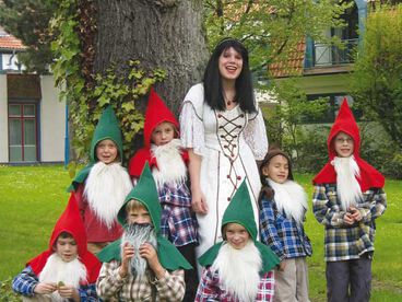 Schneewittchen und die sieben Zwerge am Barockschloss Friedrichstein 