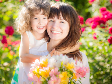 Kind mit Mutter 