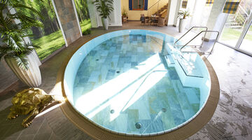Innenpool im Göbel's Hotel Quellenhof