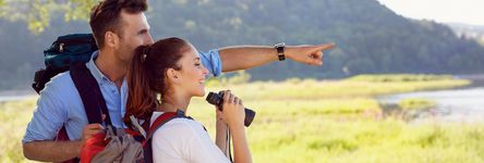 Pärchen macht eine Wanderung
