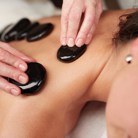 Hot Stone Massage im Wellnesshotel Bad Wildungen