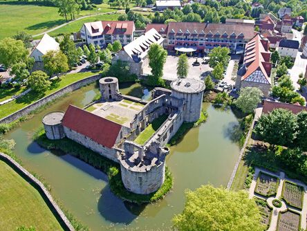 Blick von oben auf das Göbel's Schlosshotel Prinz von Hessen