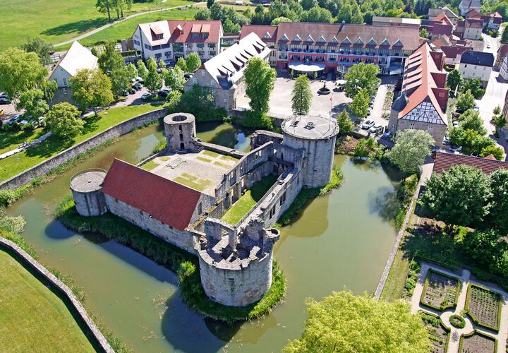 Blick von oben auf das Göbel's Schlosshotel Prinz von Hessen