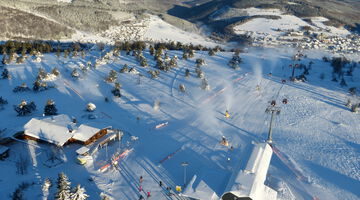 Blick vom Ettelsbergturm auf die Schneelandschaft 