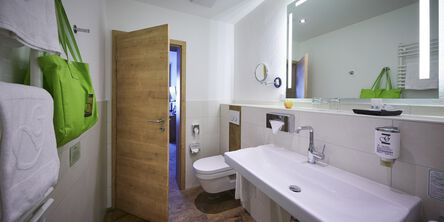 Badezimmer im Komfort Doppelzimmer des Hotel Quellenhof