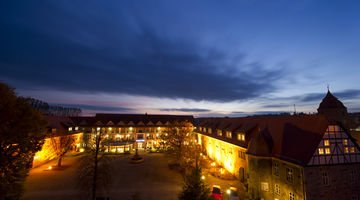 Göbel's Schlosshotel bei Nacht