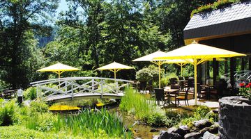 Der Garten des Hotels Stryckhaus mit Terrasse.