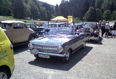 Bild zur News: ADAC Opel Classic - Oldtimerrallye macht Station im Café Aufwind