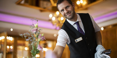 Servicemitarbeiter bei der Arbeit 