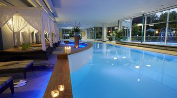 Innenpool des Hotel Quellenhof Bad Wildungen