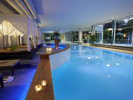 Innenpool des Hotel Quellenhof Bad Wildungen