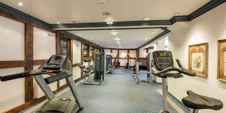 Kraft- und Cardiogeräte im Fitnessraum im Stryckhaus 