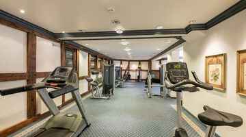 Kraft- und Cardiogeräte im Fitnessraum im Stryckhaus 