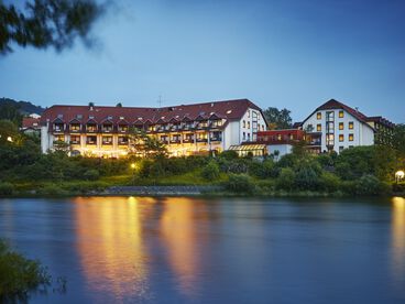 Göbel's Seehotel  Diemelsee bei Nacht